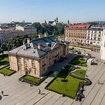 Central Palace - Loftaffair Collection